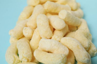 Mısır çubukları, lezzetli atıştırmalık konsepti.