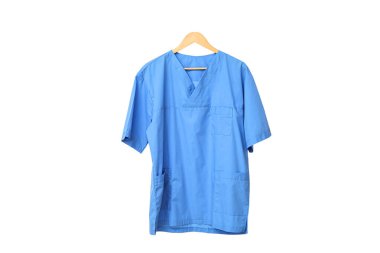 Askıdaki mavi doktor ceketi Dünya Doktorları Günü 'nde doktorları temsil eder. Beyazlar üzerinde izole edilmiş, PNG.