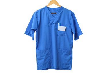 Mavi önlükler ahşap bir askıda asılı, Dünya Doktorları Günü 'nde sağlık hizmetlerine olan bağlılığı simgeliyor, beyazda izole edilmiş, PNG