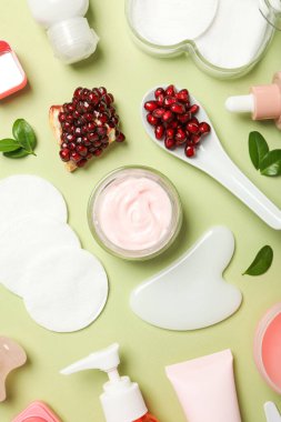 Kişisel bakım ve cilt ürünleri kavramı - nar kozmetiği
