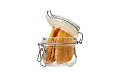 PNG, cam bir kapta kurutulmuş mango, beyaz arka planda izole edilmiş.