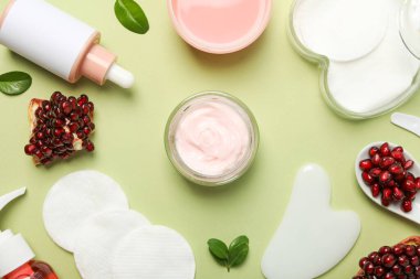 Kişisel bakım ve cilt ürünleri kavramı - nar kozmetiği