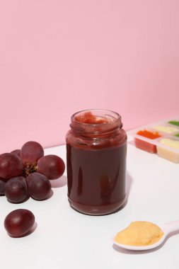 Bebek maması, sebze ve meyve püresi..