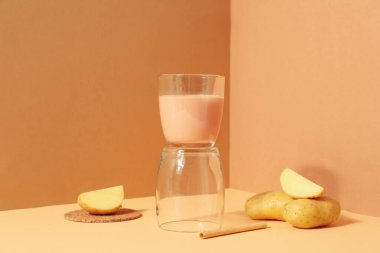 Patates sütü, taze ve sağlıklı içecek konsepti.