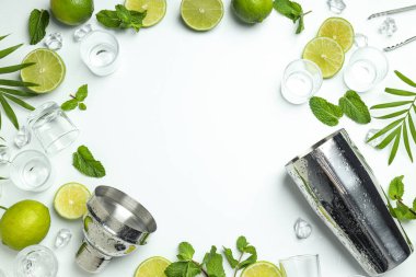 Hafif arka planda taze kireç içeren metal titretici.