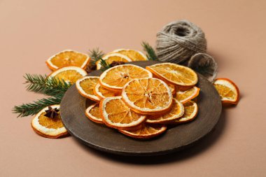 Kurutulmuş portakal, lezzetli kurutulmuş meyve konsepti.