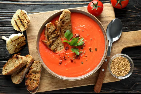 Domates çorbası, sağlıklı yiyecek konsepti, sağlıklı beslenme.