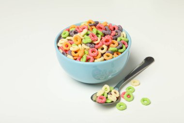 Renkli mısır gevreği, lezzetli kahvaltı konsepti, sabah yemeği.