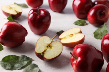 Kırmızı elmalar, taze ve sağlıklı yiyecek kavramı.