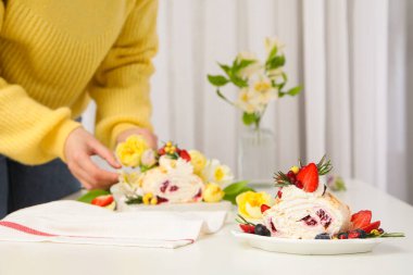 Kremalı pasta, lezzetli ve lezzetli yemek kavramı.