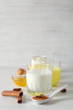 Ay ya da zerdeçal sütü, lezzetli içecek kavramı