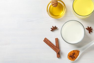 Ay ya da zerdeçal sütü, lezzetli içecek kavramı