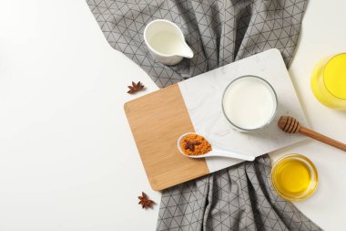 Ay ya da zerdeçal sütü, lezzetli içecek kavramı