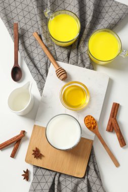 Ay ya da zerdeçal sütü, lezzetli içecek kavramı