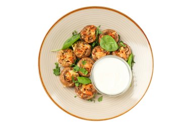 Beyaz arka planda izole edilmiş bir tabağa mantar doldurulmuş PNG.