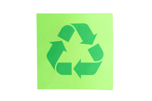 Canlı yeşil geri dönüşüm sembolü grafiği, beyaz üzerine izole edilmiş, PNG