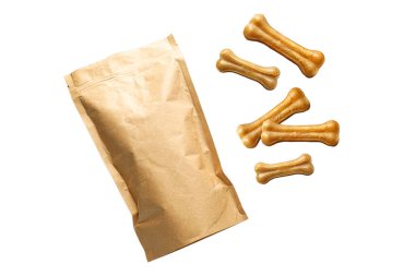 Kahverengi çanta ve kemik şekilli köpek maması, beyaza izole edilmiş, PNG