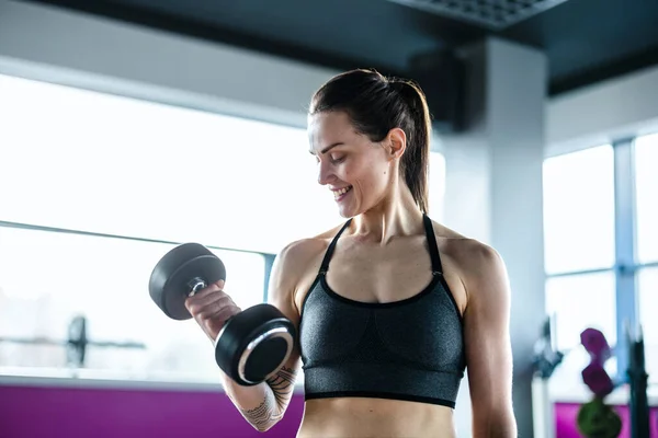 Young Woman Exercising Dumbbells Health Club — Stock Photo, Image