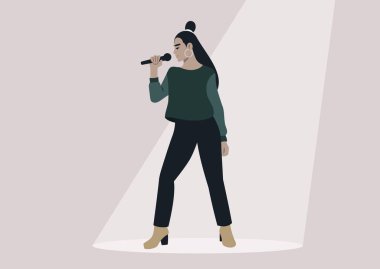 Genç, kendine güvenen bir şarkıcı iyi aydınlatılmış bir sahnede, spot ışıklarının altında bir mikrofon tutuyor.