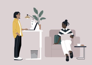 Evde ve ofiste çeşitli ve kişiselleştirilmiş işler ayarlanırken, genç bir serbest çalışan kasıtlı olarak ayakta duran bir pozisyonda çalışırken, bir diğeri rahat bir şekilde koltukta oturuyor.