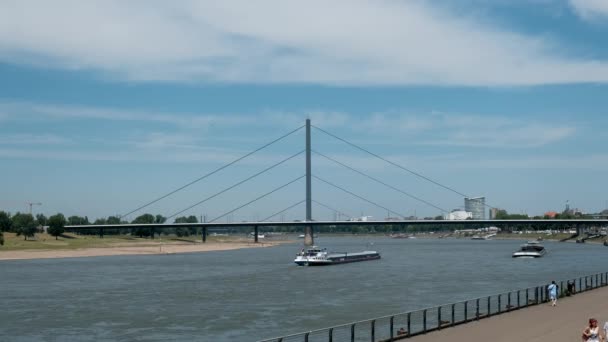 Německo Dusseldorf Circa2022 Nákladní Loď Člun Pluje Řece Severní Rýn — Stock video