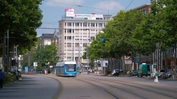 Almanya Chemnitz 2022 Civarı Bir Yaz Günü Şehir Merkezinde Yolcularla — Stok video