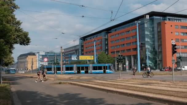 Alemanha Chemnitz Por Volta 2022 Baixa Carros Rua Transportam Passageiros — Vídeo de Stock