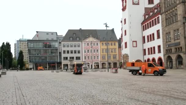 Jerman Chemnitz Sekitar Tahun 2022 Market Square Sebuah Penyapu Kecil — Stok Video