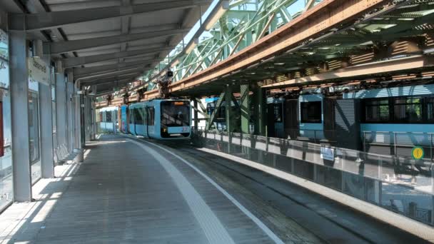Germany Wuppertal Circa 2022 Station Suspended Monorail Crowd People Get — Stock Video