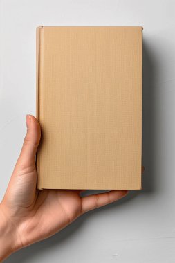 Beyaz arkaplanda boş eski kitap kapağı