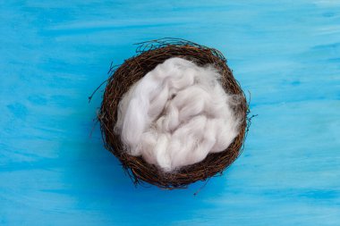 Ahşap ve Paskalya dekorasyonlu yeni doğmuş dijital arkaplan.