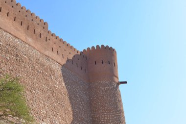 Umman 'da Muscat yakınlarında eski bir kale..