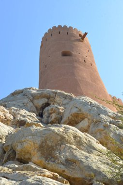 Umman 'da Muscat yakınlarında eski bir kale..
