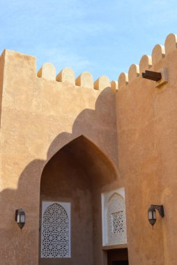 Umman 'da Muscat yakınlarında eski bir kale..