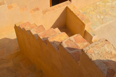 Umman 'da Muscat yakınlarında eski bir kale..