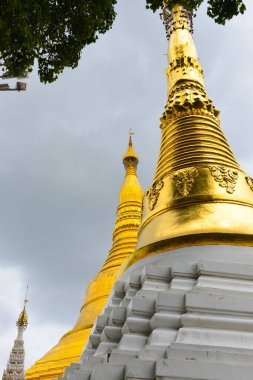 Yangon, Myanmar 'daki Shwedagon Pagoda kompleksinin içinde..