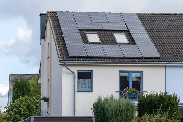 Paneles Solares Una Central Fotovoltaica Techo Edificio — Foto de Stock