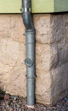 yağmur suyu borusu ya da bir binanın borusu