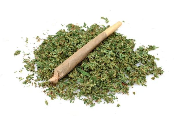 Förrullad Marijuana Tillsammans Med Hackade Cannabisknoppar Vit Bakgrund — Stockfoto
