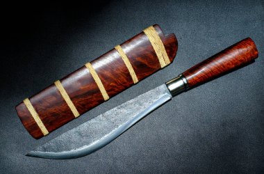 Tayland yerlilerinin odun kılıflı bıçağı Tayland 'da el yapımıdır.