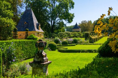 Salignac Eyvigues, Fransa - Ağustos 09.2023: Resimli Eyrignac bahçesi