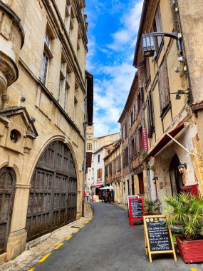 Bergerac, Fransa - 13 Ağustos 2023 - Eski Bergerac şehri. Ünlü Cyrano de Bergerac olarak bilinir. Dordogne, Fransa
