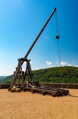 Castelnaud-la-chapelle, Dordogne, Fransa - 14 Ağustos 2023: Dordogne Vadisi 'ndeki Ortaçağ kalesi Castelnaud Kalesi, Perigord Noir, Fransa