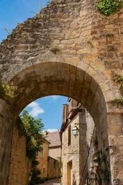 Rouffillac, Carlux, Fransa. 15 Ağustos 2023. Dordogne, Fransa 'daki eski Rouffillac kasabası