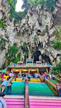 Gombak, Selangor Malezya: 18 Nisan 2025: Batu Mağaraları ve Murugan heykeli (Hindu Savaş Tanrısı) Kartikeya, Skanda, Subrahmanya ve Shanmukha olarak da bilinir..