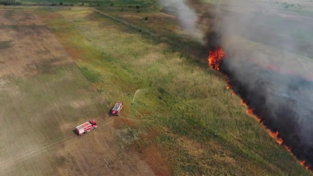Otevřený Oheň Šířící Zemědělském Poli Hustým Kouřem Nad Národní Park — Stock video