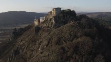 Macaristan 'daki Sirok Ortaçağ Şatosu' nun Havadan Görünümü