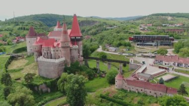 Transilvanya 'daki Vajdahunyad Şatosunun Güzel Hava Manzarası