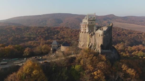 Mooie Drone Video Van Hollk Castle Het Najaar Hongarije — Stockvideo