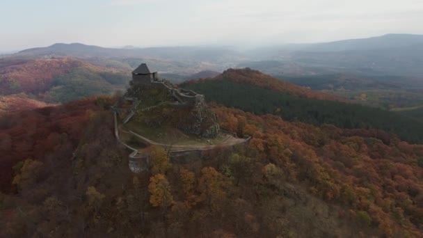 Schöne Drohnenvideo Von Hollk Schloss Herbst Ungarn Drohne Fliegt Die — Stockvideo